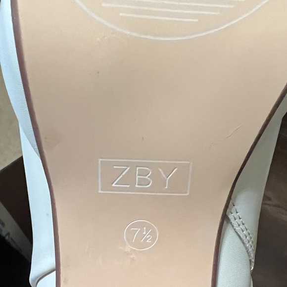 New in box Rialto Cream winter white Chunky Heel Boots Classic 7 1/2 - Picture 5 of 16